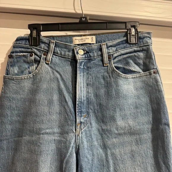 NWOT Abercrombie & Fitch The 90’s Straight Ultra High Rise Curve Love Denim Jean - Picture 3 of 5